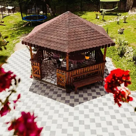 Lodge Daria